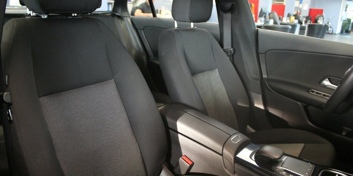 Mercedes-Benz CLA 180 Shooting Brake 7G-DCT Navi - BT. - Shz. 66.681 km 21.980 &euro; Euskirchen 53881