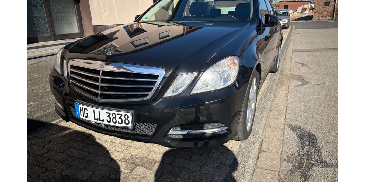 Mercedes-Benz E 200 287.000 km 7.000 &euro; Düren 52353