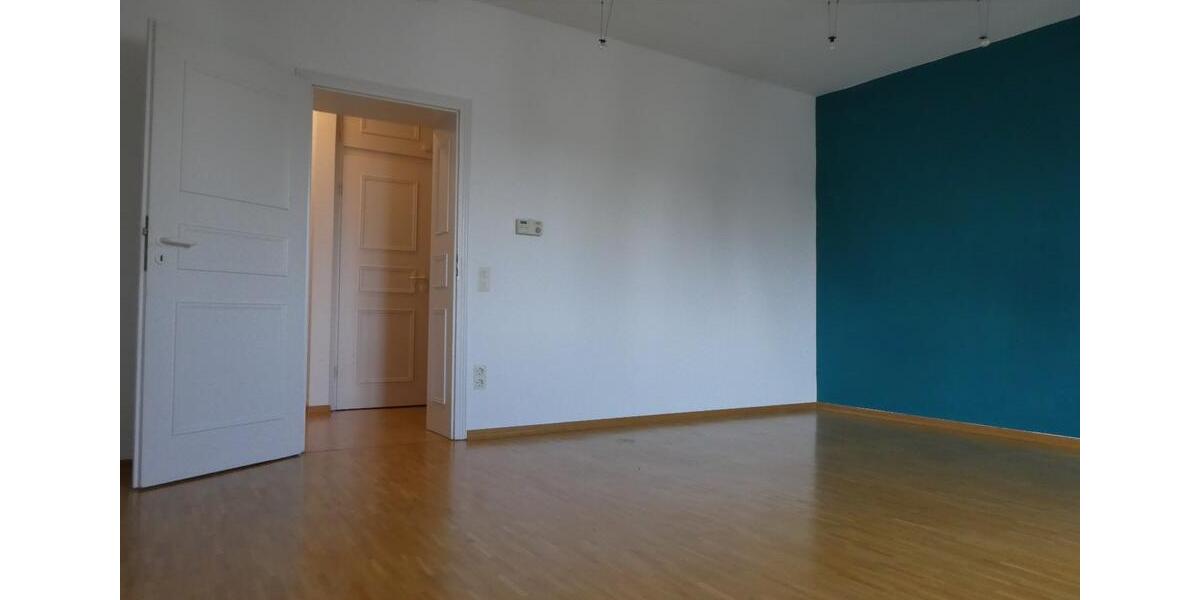 Dachgeschoßwohnung Bonn Poppelsdorf - 3.5 Zimmer, 77 m&sup2;, 850&euro; | Angebot:25991585