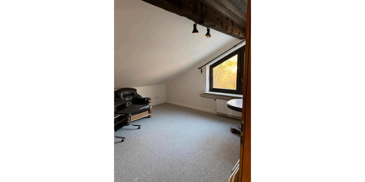 Dachgeschoßwohnung Königswinter - 3 Zimmer, 130 m&sup2;, 1.000&euro; | Angebot:25920056