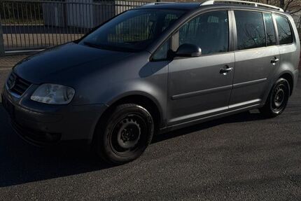 VW Touran 254.000 km 2.700 &euro; Düren 52351