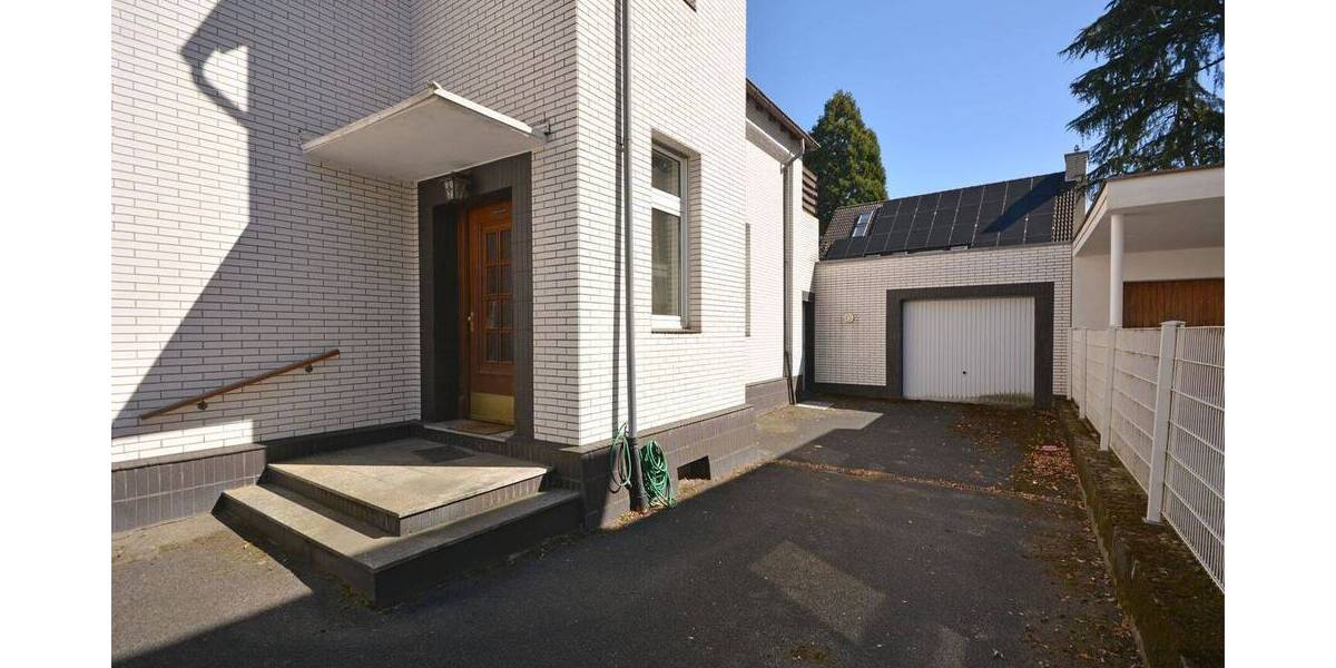 Einfamilienhaus Brühl - 8 Zimmer, 233 m&sup2;, 450.000&euro; | Angebot:26420449