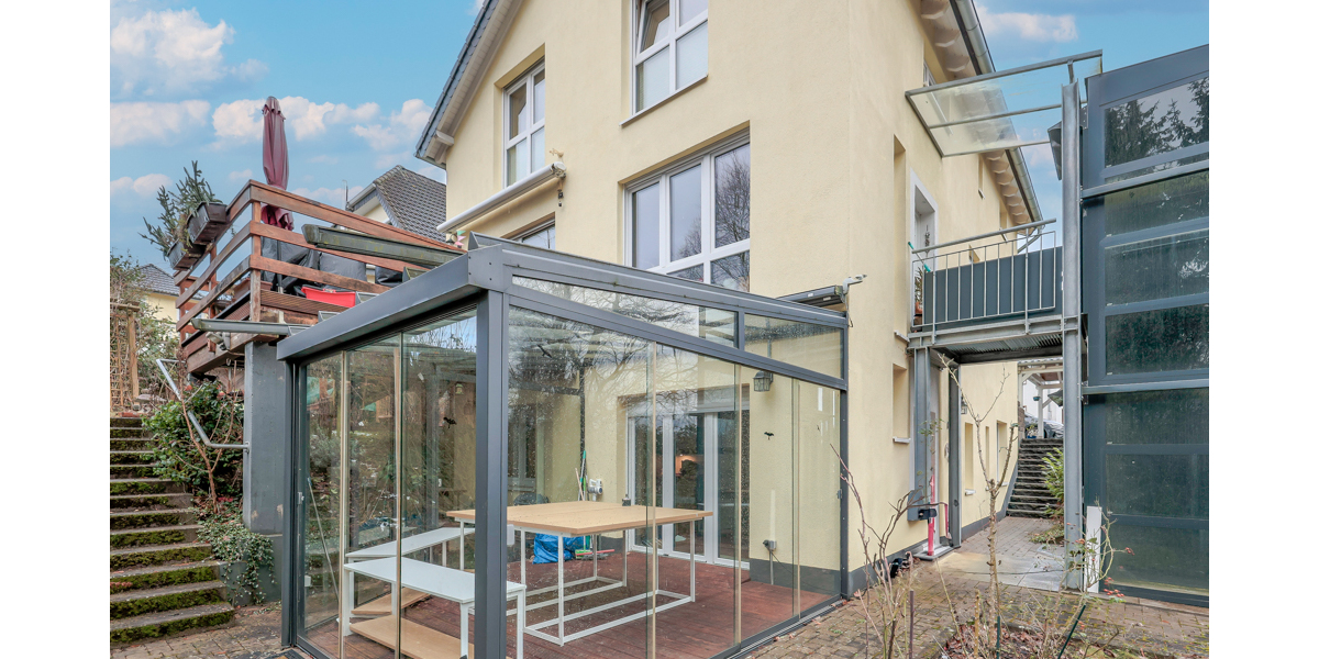 Direkt am Naturschutzgebiet! Modernes Haus mit Einliegerwohnung, Aufzug und vielen Extras! - Einfamilienhaus Königswinter | Angebot:24598297