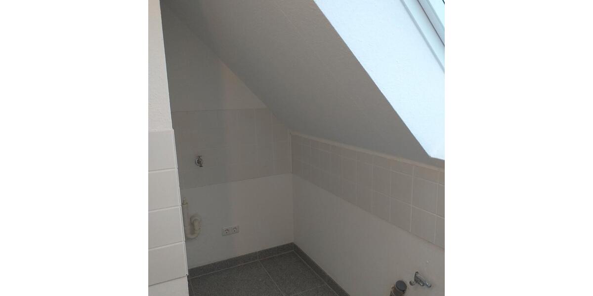 Dachgeschoßwohnung Zülpich - 4 Zimmer, 82 m&sup2;, 625&euro; | Angebot:26041633