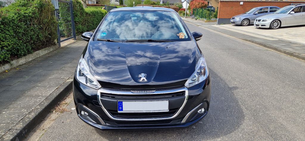 Peugeot 208 86.400 km 6.100 &euro; Euskirchen 53881
