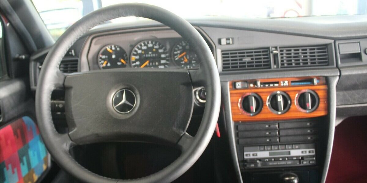 Mercedes-Benz 190 E 1.8 Avantgarde Rosso TOP ZUSTAND 130.065 km 19.980 &euro; Euskirchen 53881