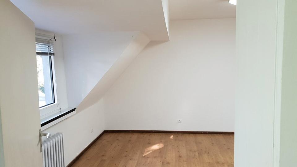 Dachgeschoßwohnung Köln Rodenkirchen - 1 Zimmer, 25 m&sup2;, 600&euro; | Angebot:26048075