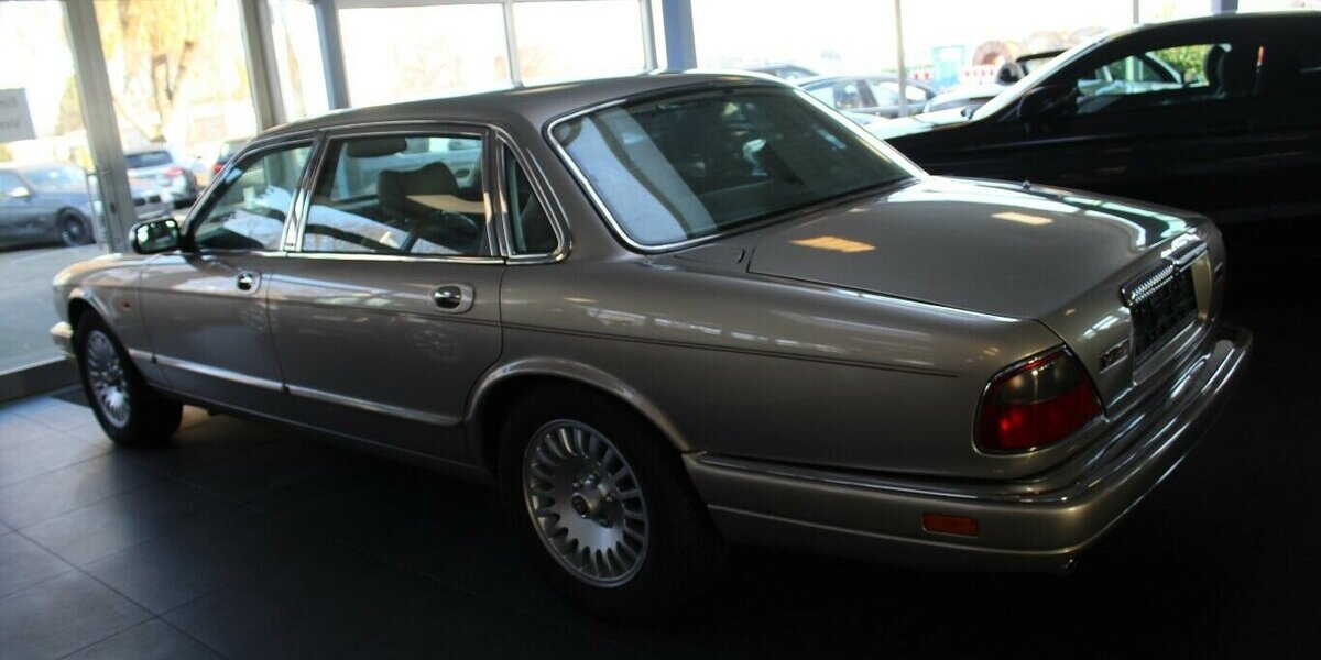 Jaguar Daimler Six 4.0 Lang - Automatik - Schiebedach - 119.865 km 19.980 &euro; Euskirchen 53881