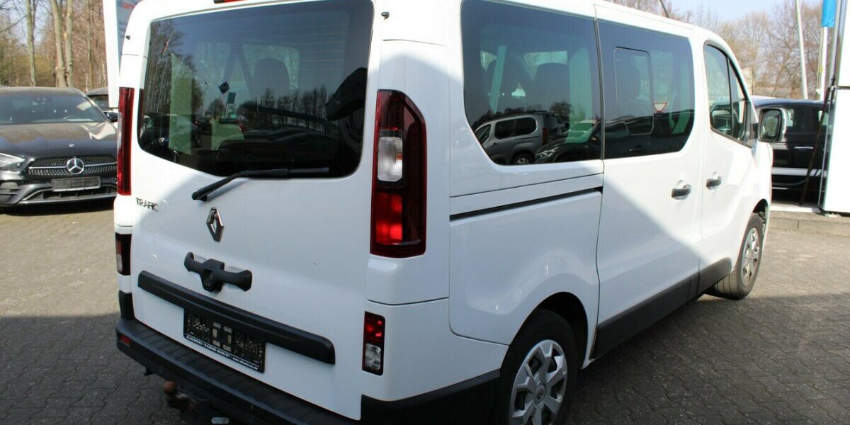 Renault Trafic Blue dCi 150 - 8-Sitzer - AHK - 124.312 km 23.980 &euro; Euskirchen 53881
